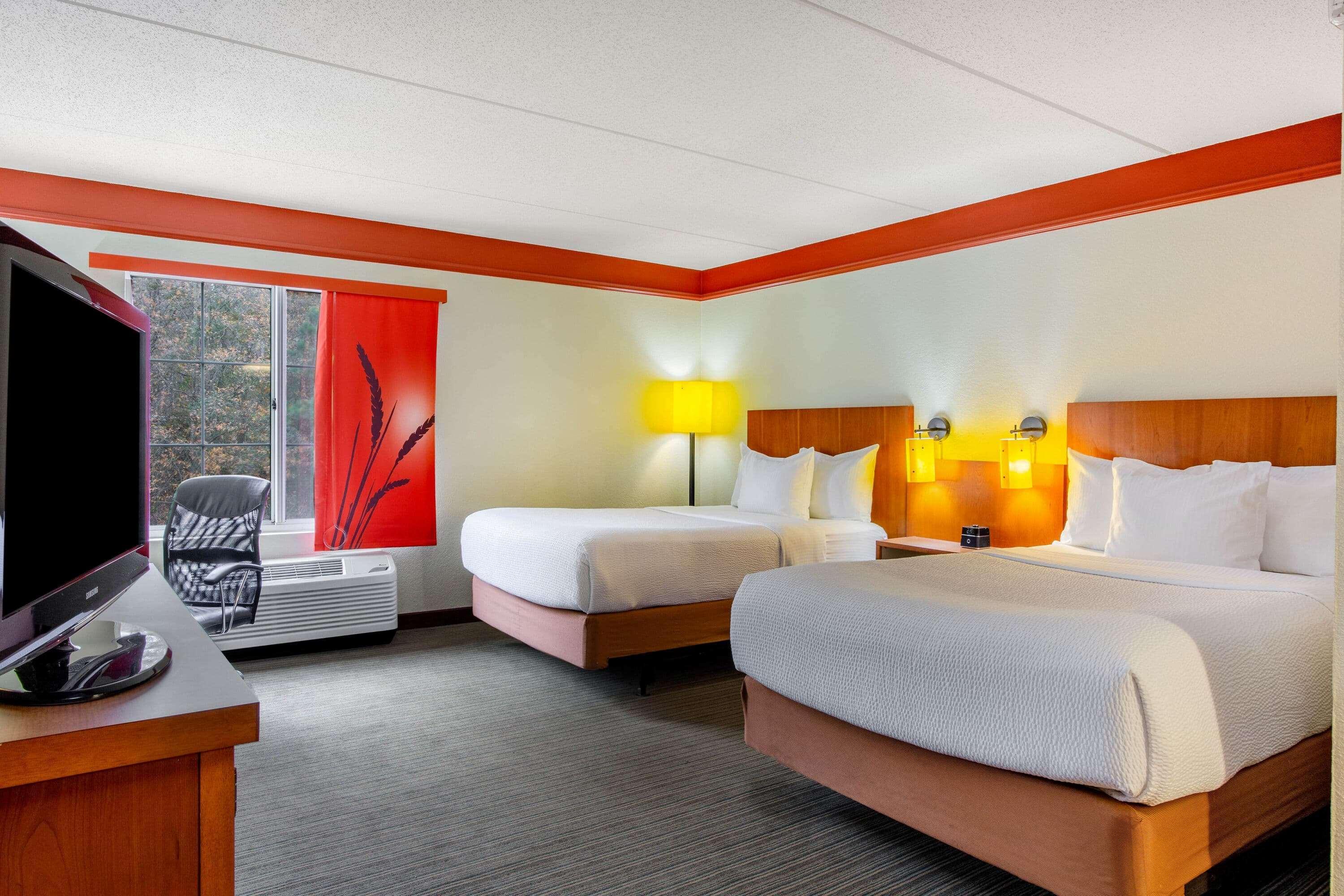 Отель La Quinta By Wyndham Raleigh Crabtree Экстерьер фото