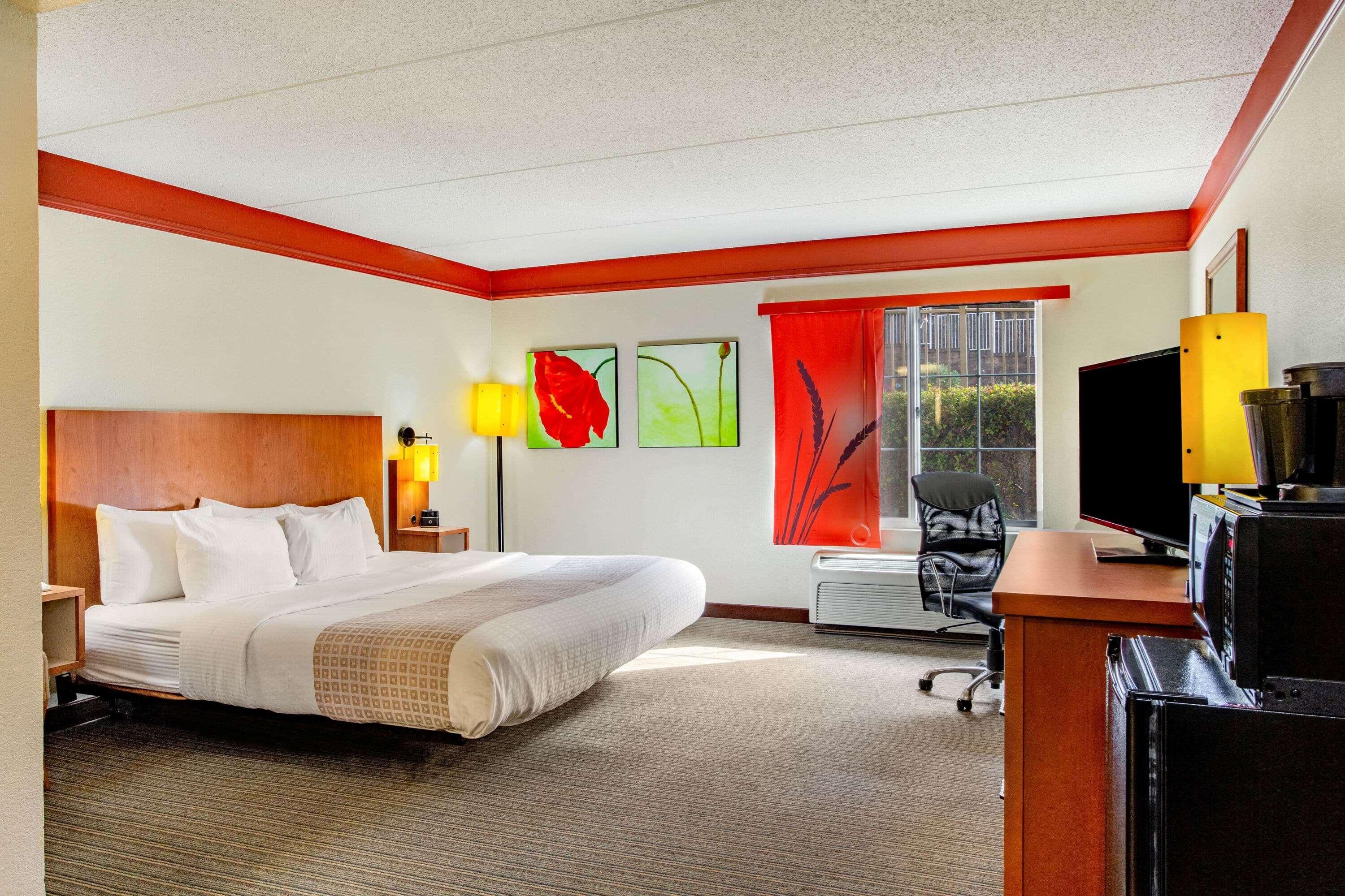 Отель La Quinta By Wyndham Raleigh Crabtree Экстерьер фото